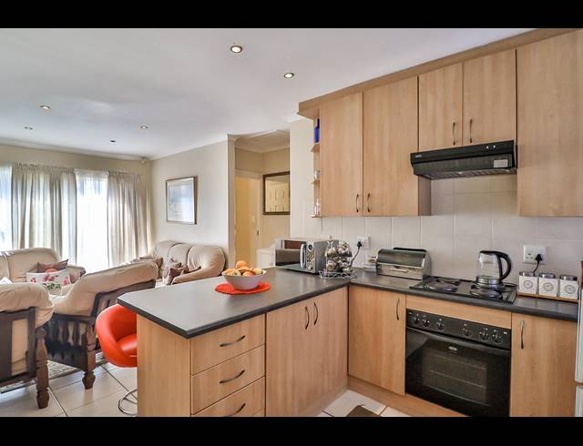 2 BEDROOM TOWNHOUSE RENTED IN WALMER HEIGHTS